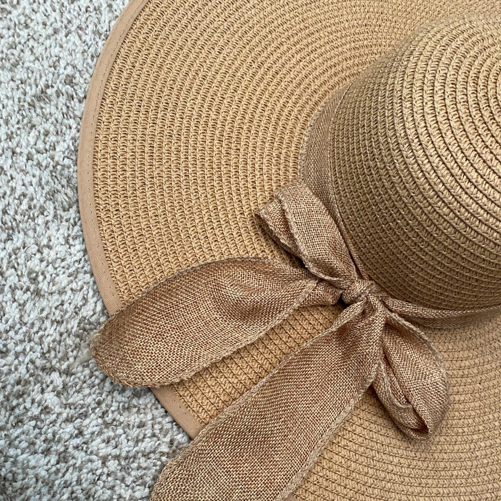 Beach hat new without tags